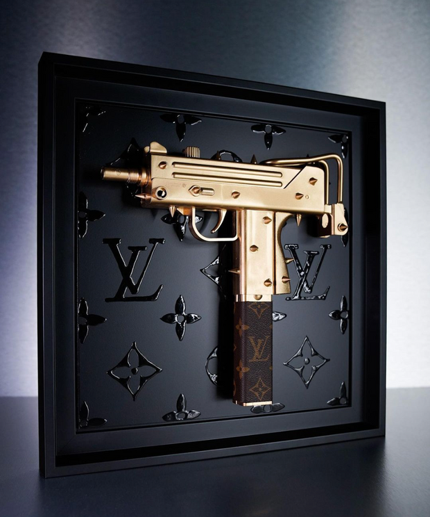 ARTWORK GOLD & BLACK MACHINE GUN